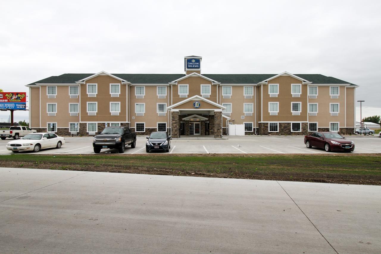 Hotel Cobblestone & - Devils Devils Lake